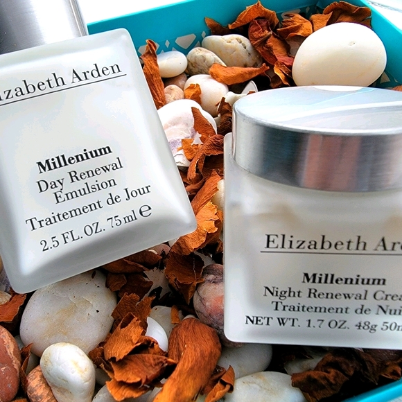 Moisturizing Cream - Picture 3 of 3